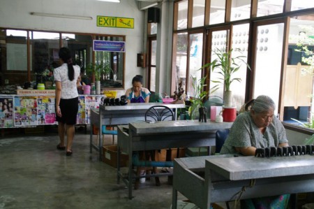 Fabrique d'objets en laque noire