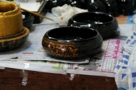 Fabrique d'objets en laque noire